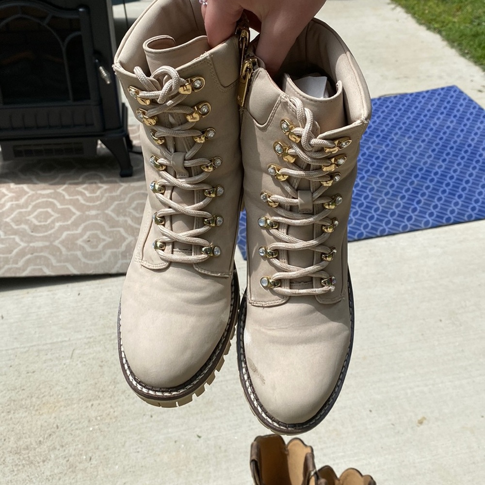 JALO boots